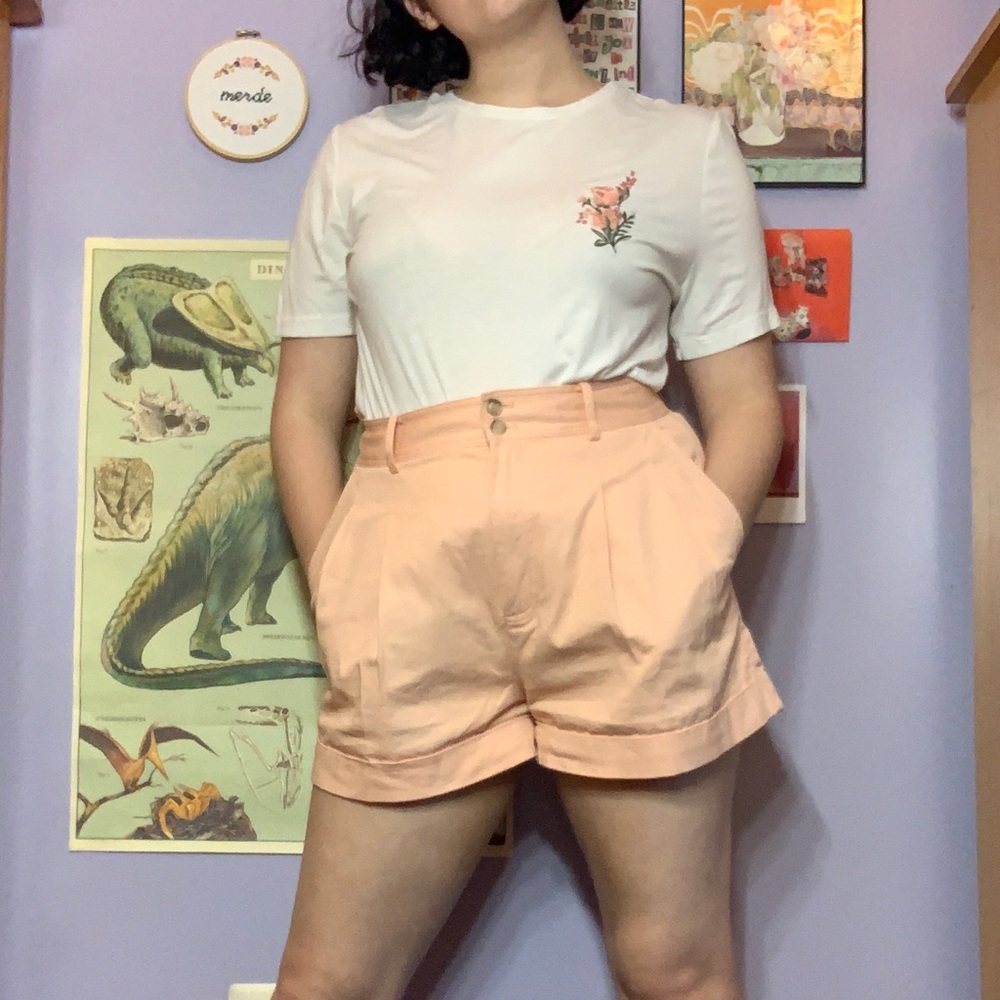 White t-shirt with pink floral embroidery🌸